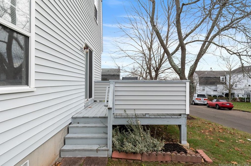 140 Austin Ryer Ln, Branford, CT 06405-2666