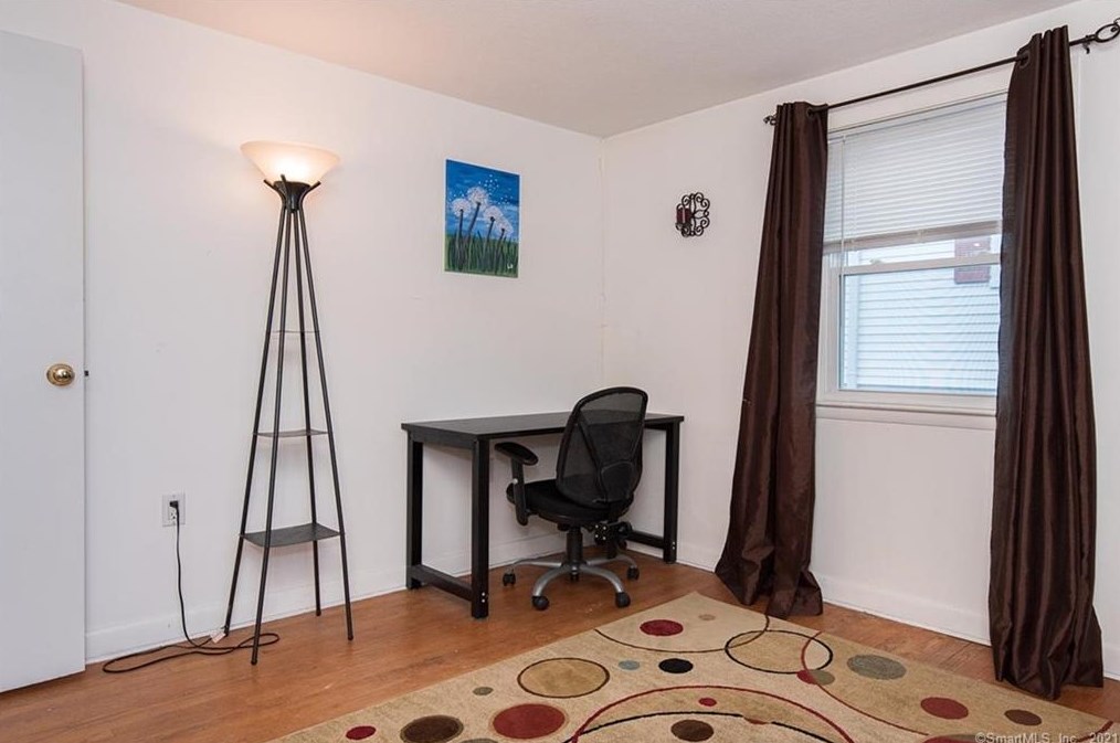 21 Robbins Ave, Hartford CT 06111-3731 exterior