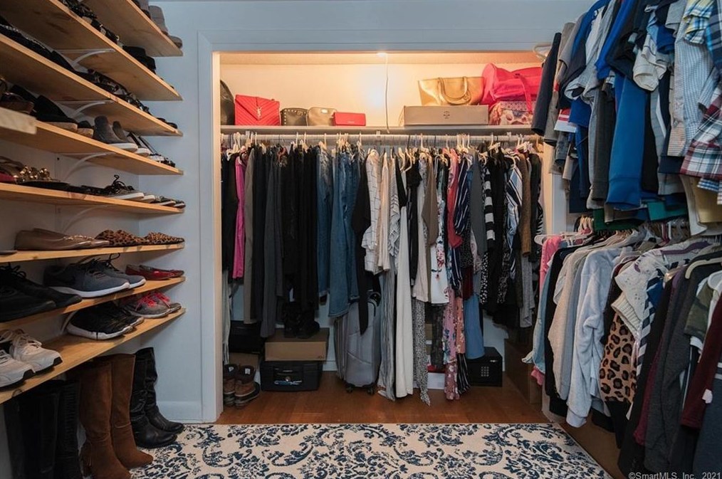 21 Robbins Ave, Hartford CT 06111-3731 exterior