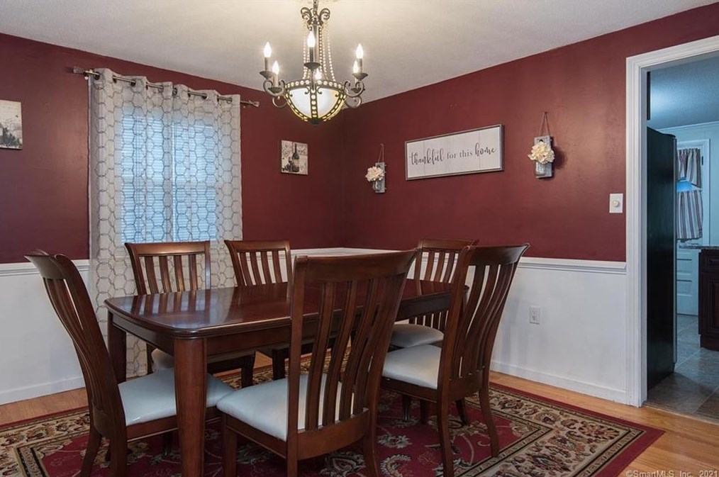 21 Robbins Ave, Hartford CT 06111-3731 exterior