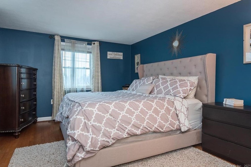 21 Robbins Ave, Hartford CT 06111-3731 exterior