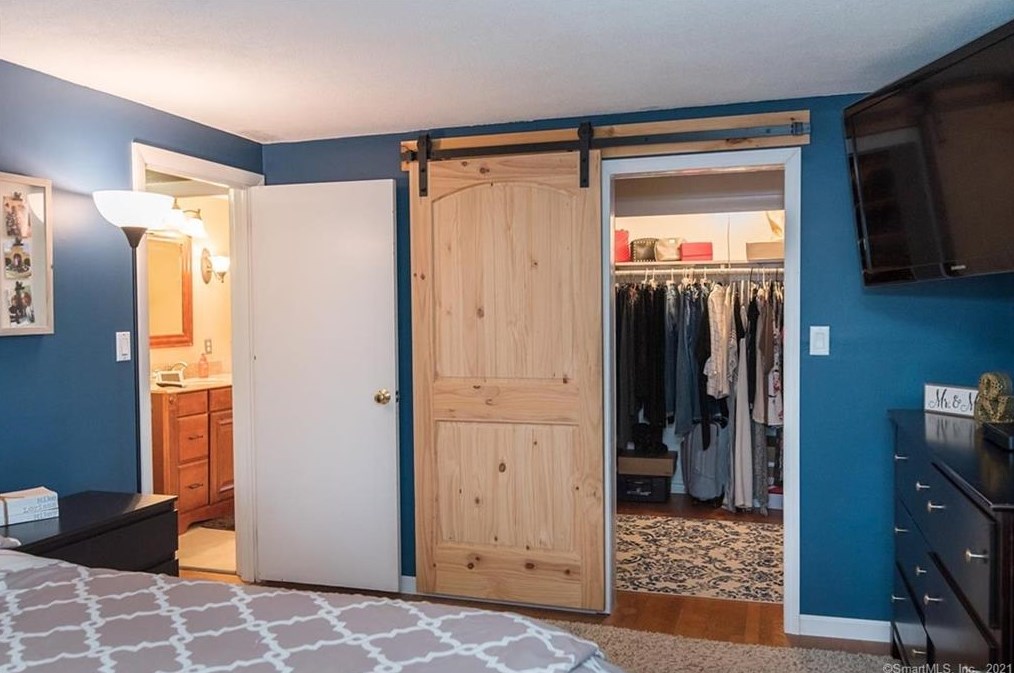 21 Robbins Ave, Hartford CT 06111-3731 exterior