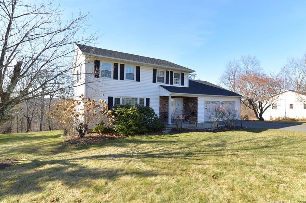 11 Greta Dr, Danbury, CT 06810 exterior