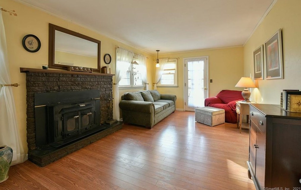 15 Elizabeth Rd, New Haven CT 06514-3203 exterior