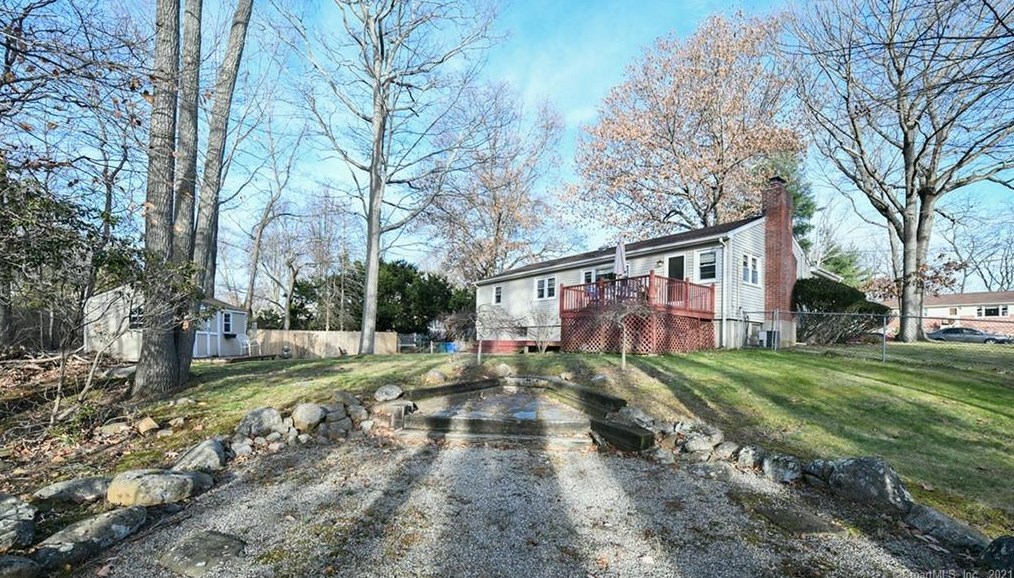 15 Elizabeth Rd, New Haven CT 06514-3203 exterior
