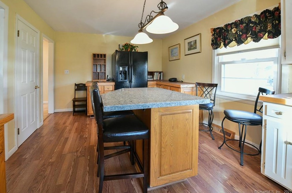 15 Elizabeth Rd, New Haven CT 06514-3203 exterior