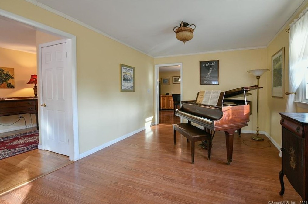 15 Elizabeth Rd, New Haven CT 06514-3203 exterior