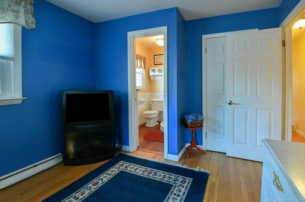 15 Elizabeth Rd, New Haven CT 06514-3203 exterior