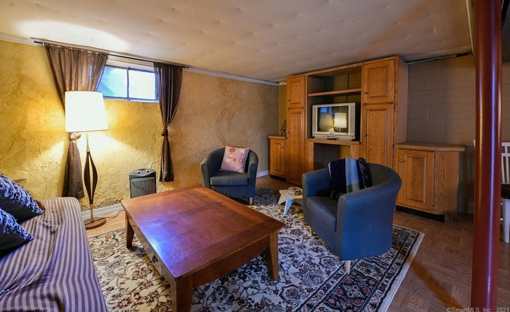 15 Elizabeth Rd, New Haven CT 06514-3203 exterior