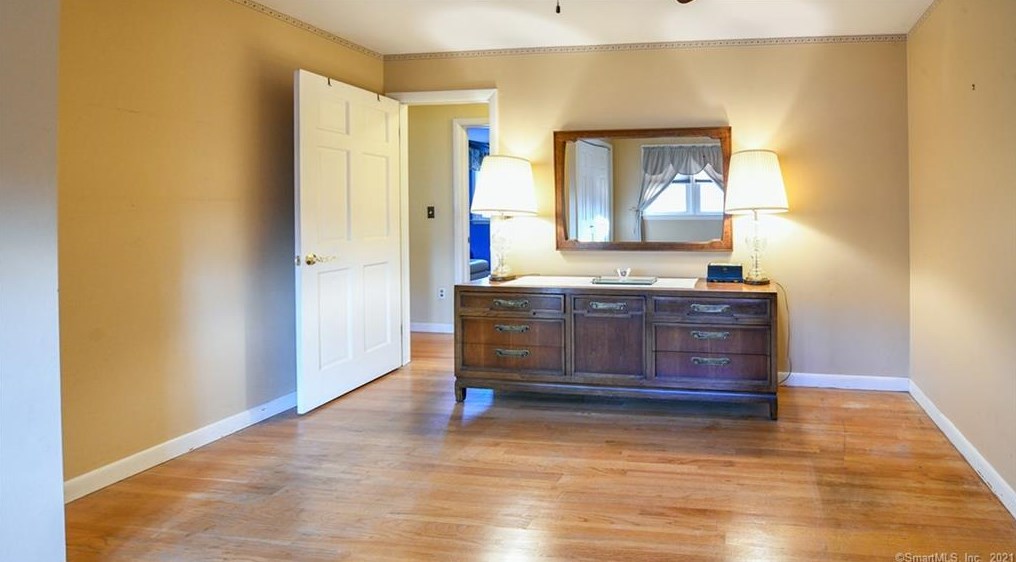 15 Elizabeth Rd, New Haven CT 06514-3203 exterior