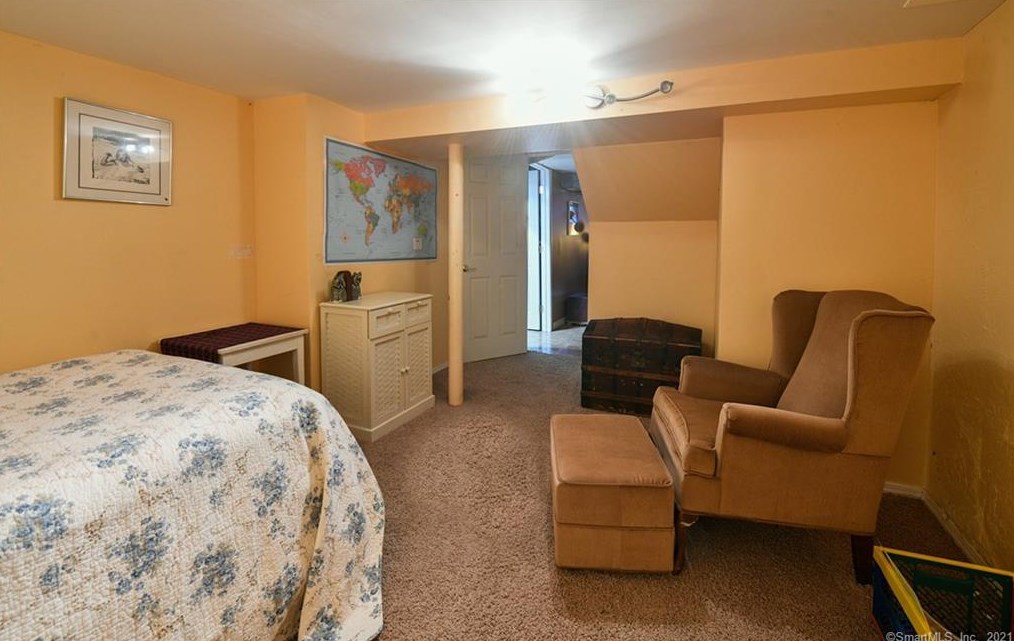 15 Elizabeth Rd, New Haven CT 06514-3203 exterior