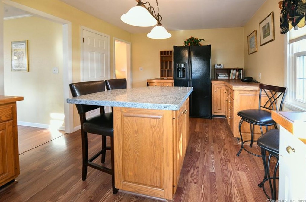 15 Elizabeth Rd, New Haven CT 06514-3203 exterior