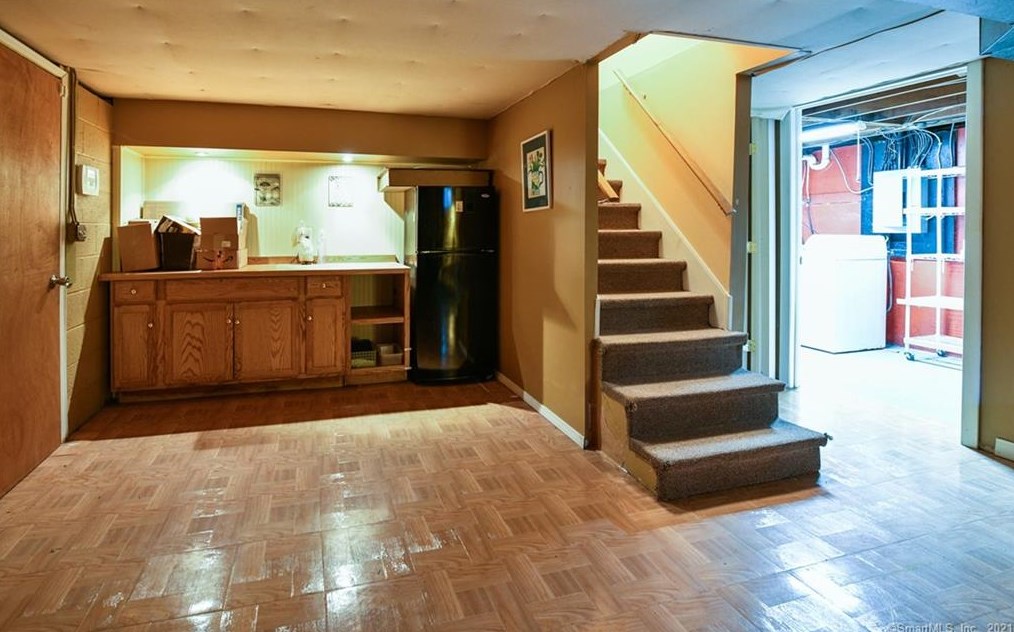 15 Elizabeth Rd, New Haven CT 06514-3203 exterior