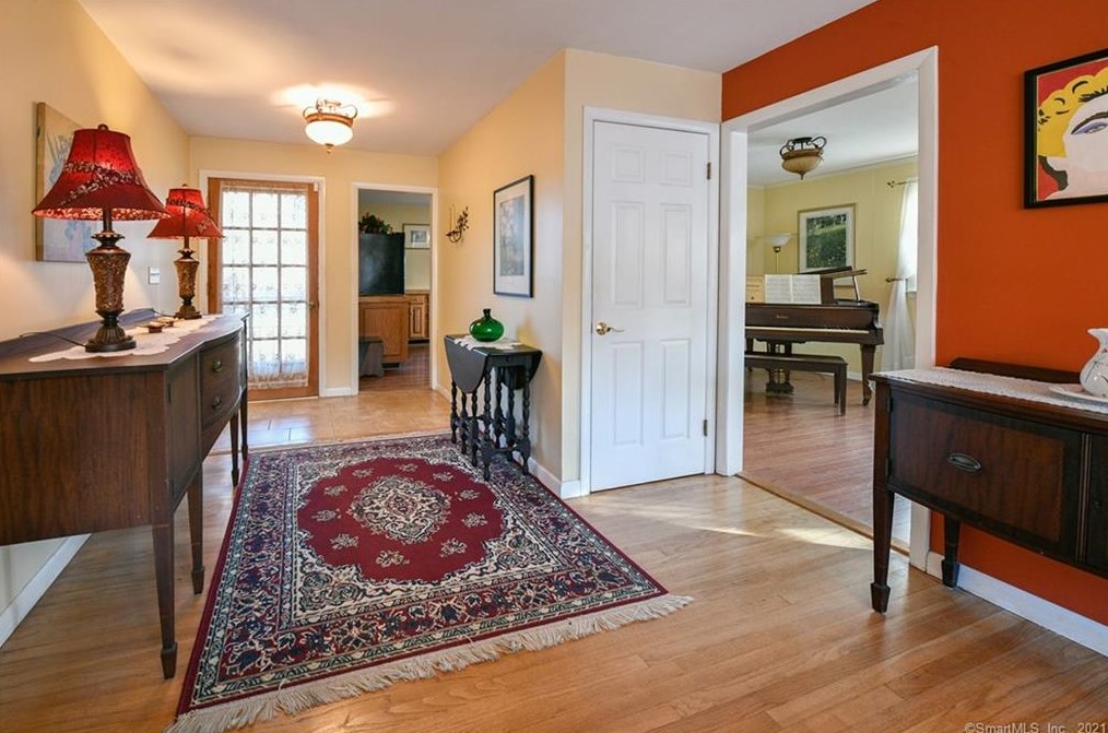 15 Elizabeth Rd, New Haven, CT 06514 exterior