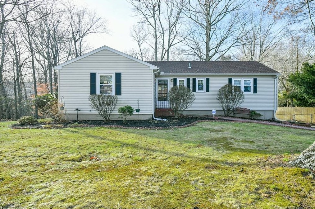 15 Elizabeth Rd, New Haven CT 06514-3203 exterior