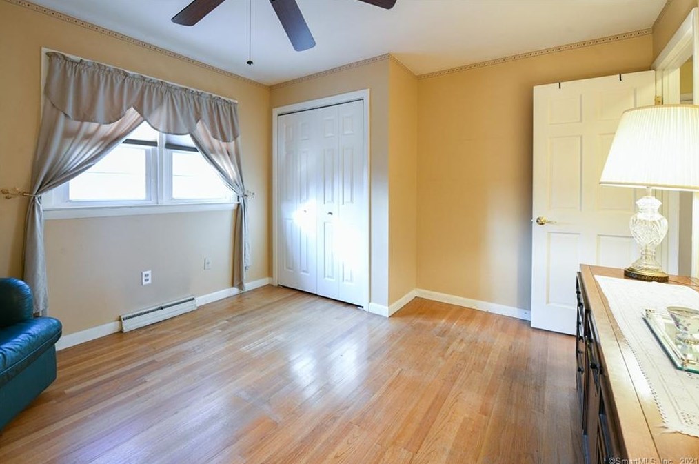 15 Elizabeth Rd, New Haven CT 06514-3203 exterior