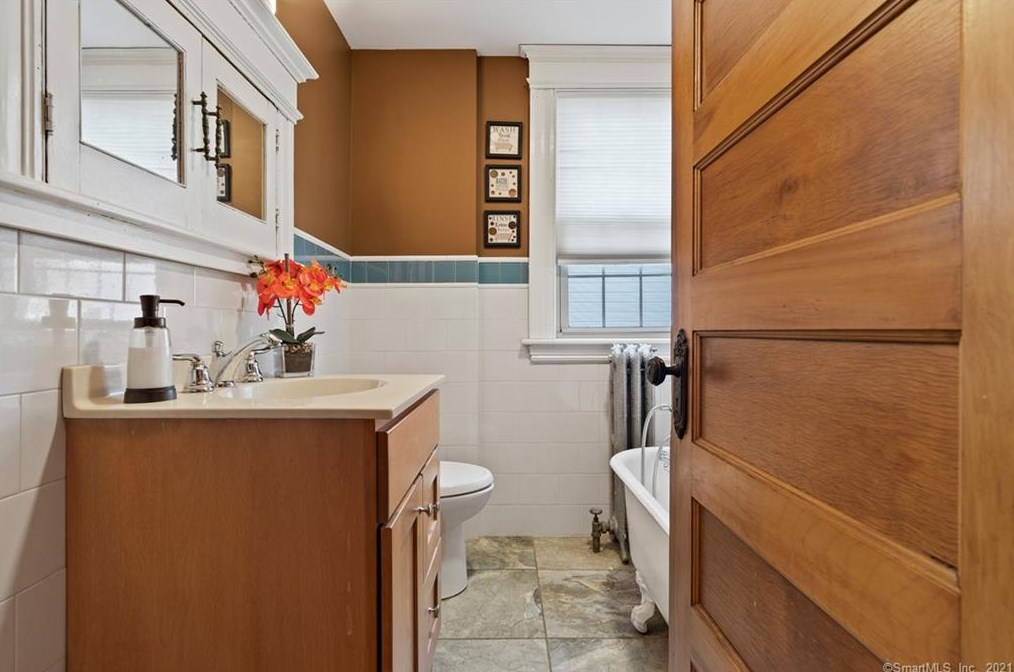 108 Freeman Ave, Stratford CT  06614-4021 exterior