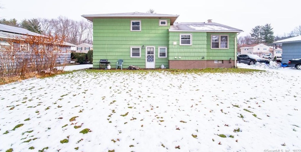 39 Alderwood Dr, Hartford, CT 06117-1502