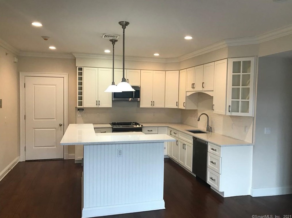 1 Glenville St #2, Greenwich, CT 06831