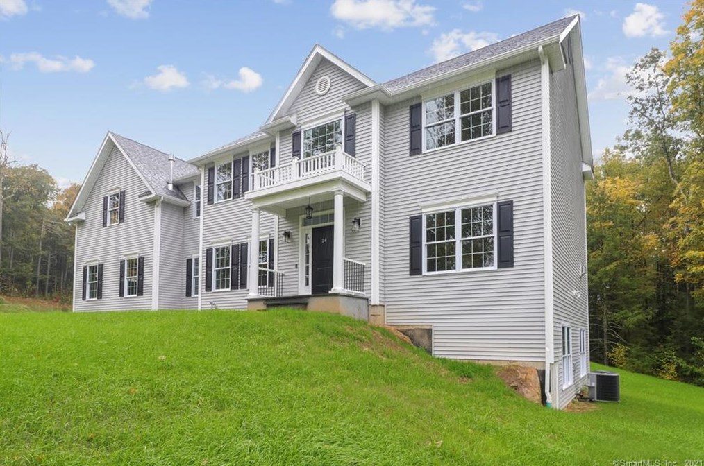 145 Weathervane Dr, Northville, CT 06776-2268