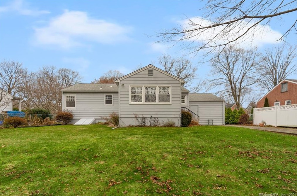 12 Palmer Woods Cir, Branford, CT 06405-3623