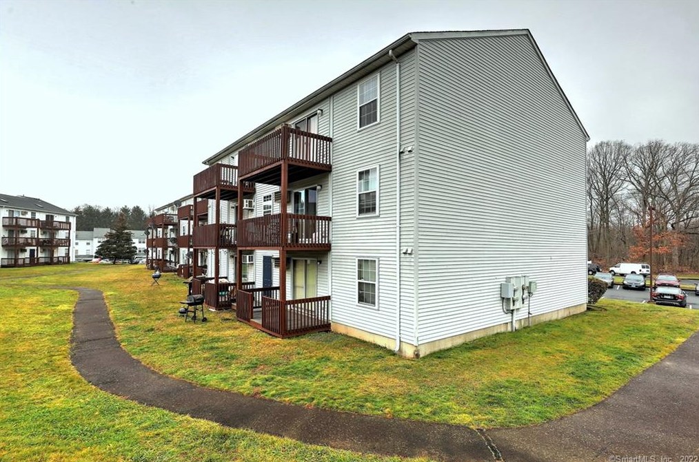 89 Coleman St, New Haven CT 06516-7407 exterior