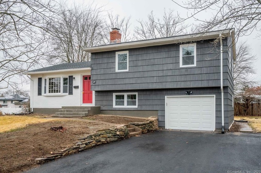 129 Summerset Dr, Hartford, CT 06118-1348