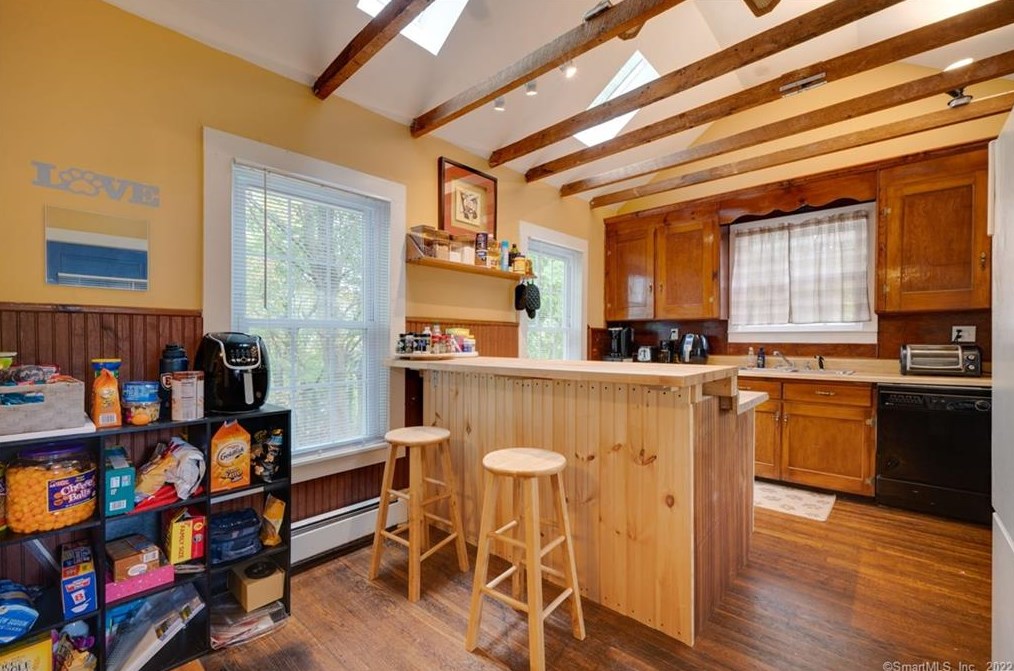 286 Summit St, Chestnut Hill CT  06226-2334 exterior
