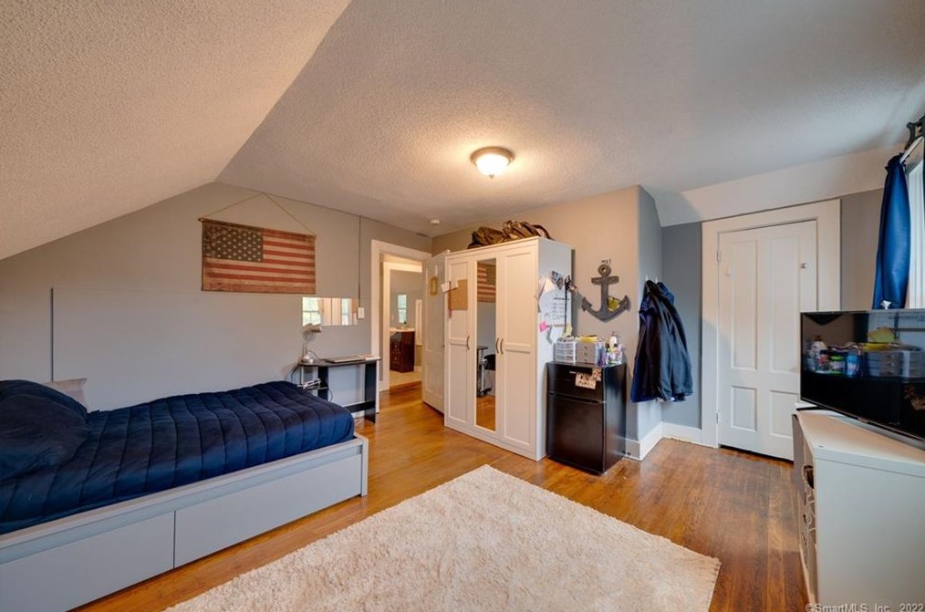 286 Summit St, Chestnut Hill CT  06226-2334 exterior