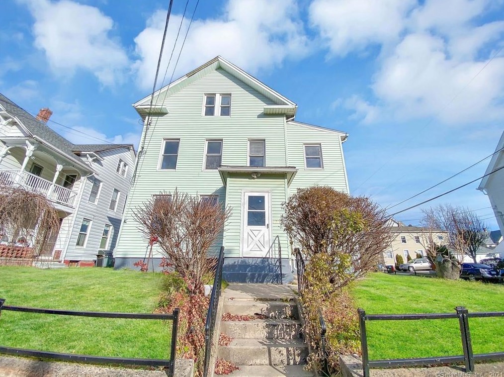121 Springdale Ave #3rd Floor, Meriden, CT 06451