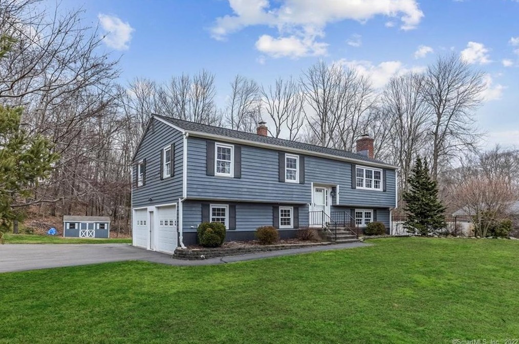 32 Canary Ct, Guilford, CT 06437-1428