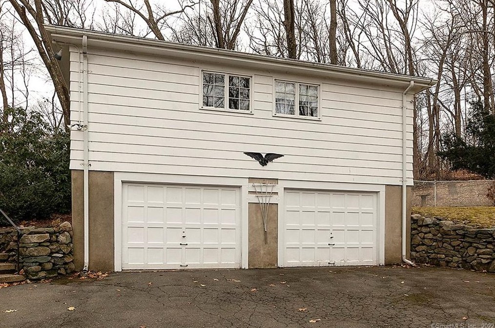 39 Burnt Swamp Rd, New Haven, CT 06525 exterior