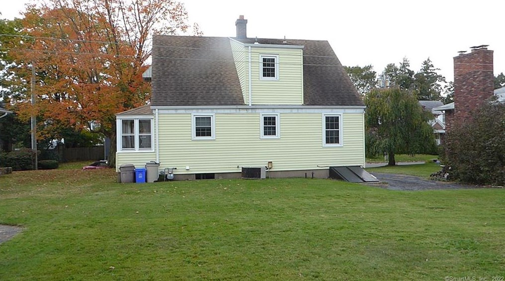 28 Hamre Ln, Branford, CT 06405