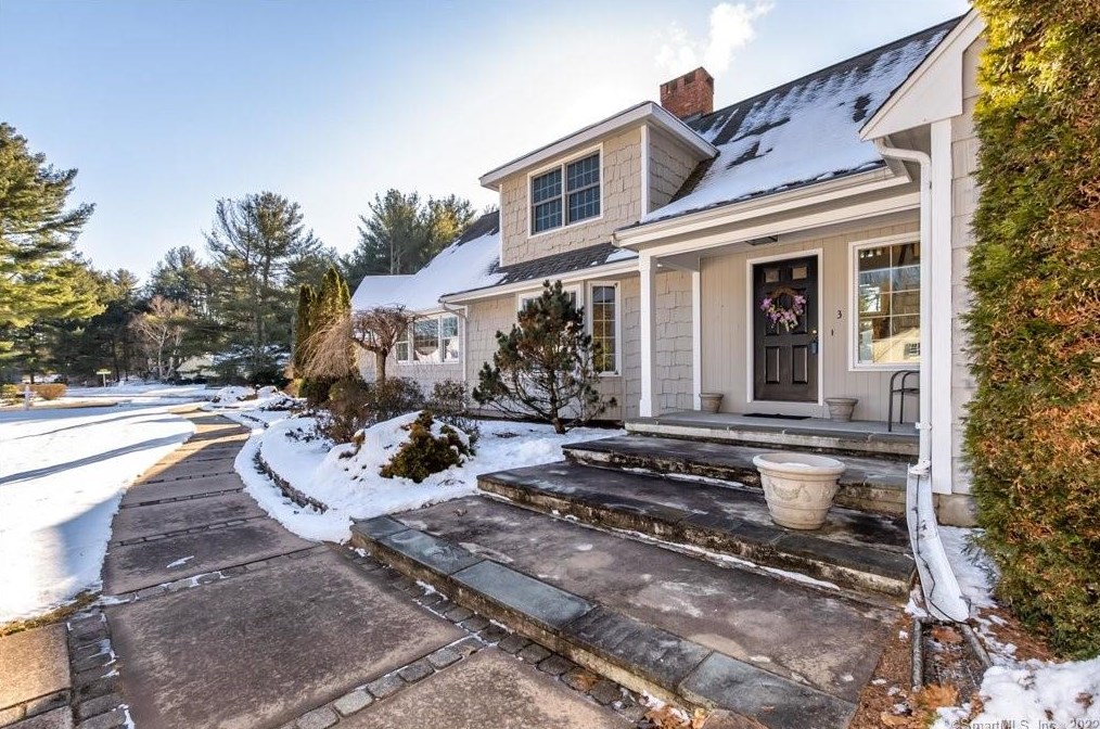 3 Westborough Dr, Simsbury, CT 06089-9786