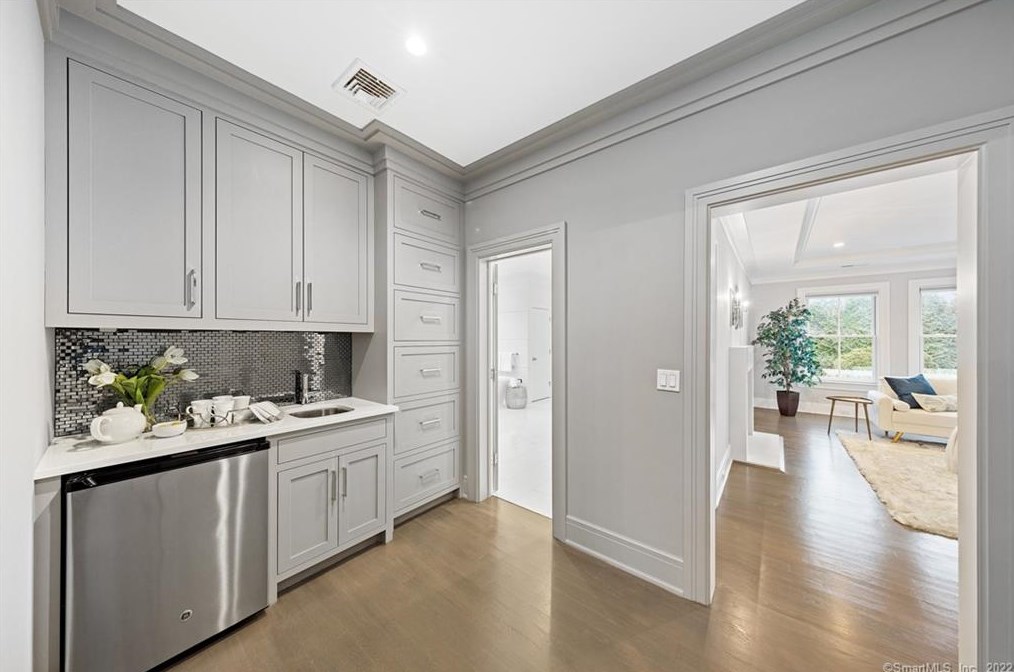 9 Burr Farms Rd, Westport CT 06880 exterior