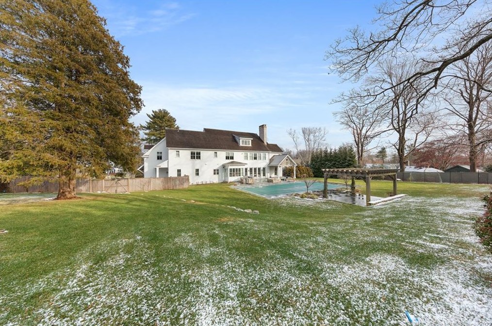 9 Burr Farms Rd, Westport CT 06880 exterior