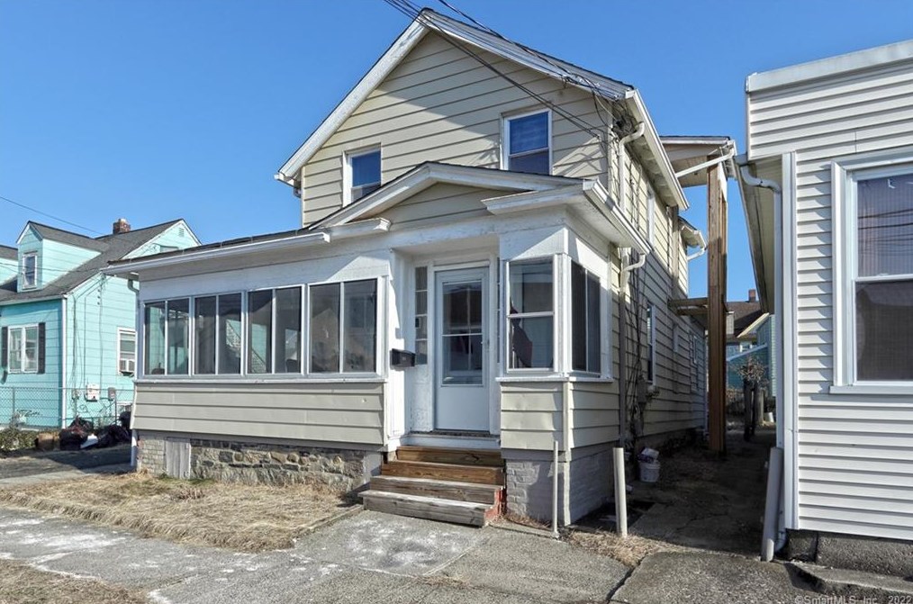 326 Thompson St, Stratford, CT 06615