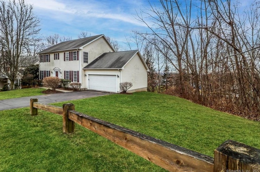 45 Pocono Ln #8, Danbury, CT 06810