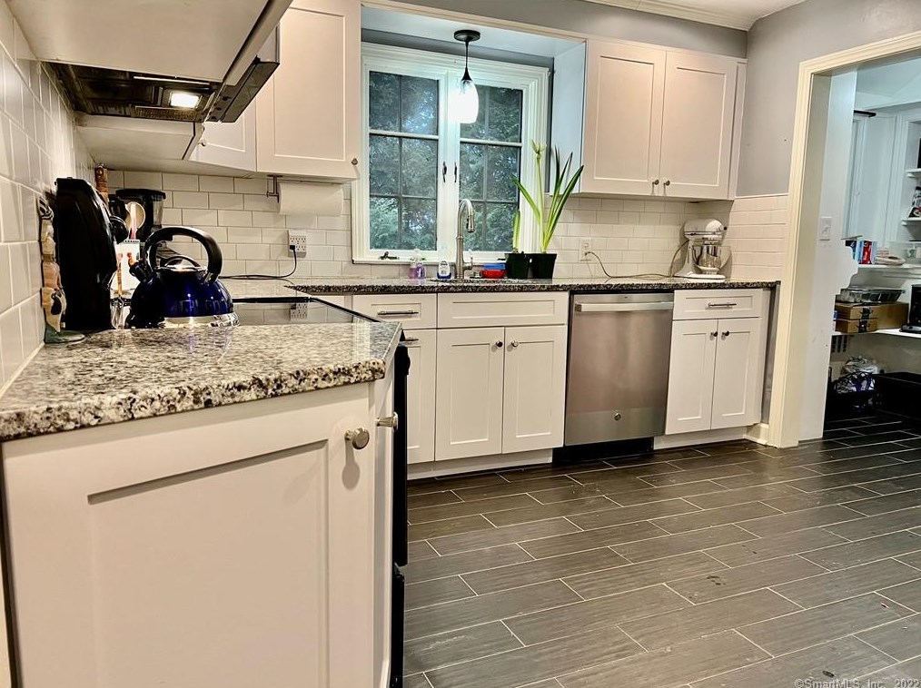 84 Hillcrest Ter, Meriden CT  06450-6129 exterior
