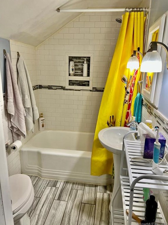 84 Hillcrest Ter, Meriden CT  06450-6129 exterior