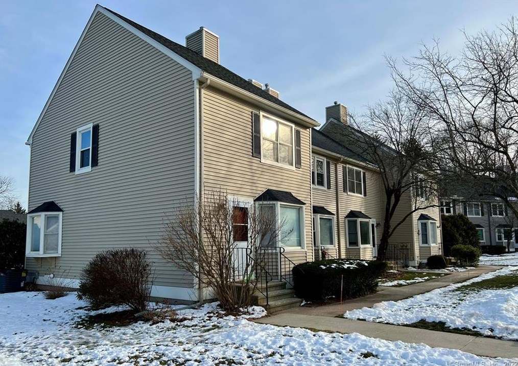18 Braintree Ct, Suffield, CT 06078-1962