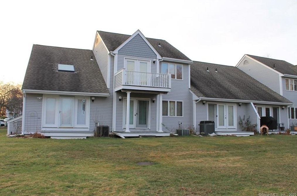 59 Old Post Rd, Clinton CT 06413-1859 exterior