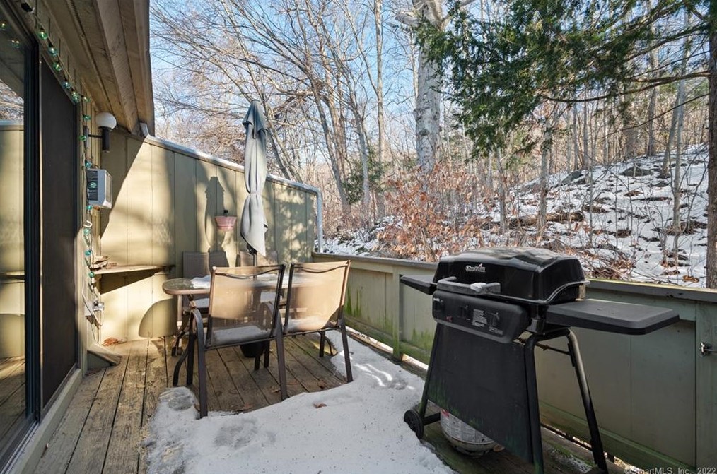 42 Saginaw Trl, Guilford CT  06437-1140 exterior