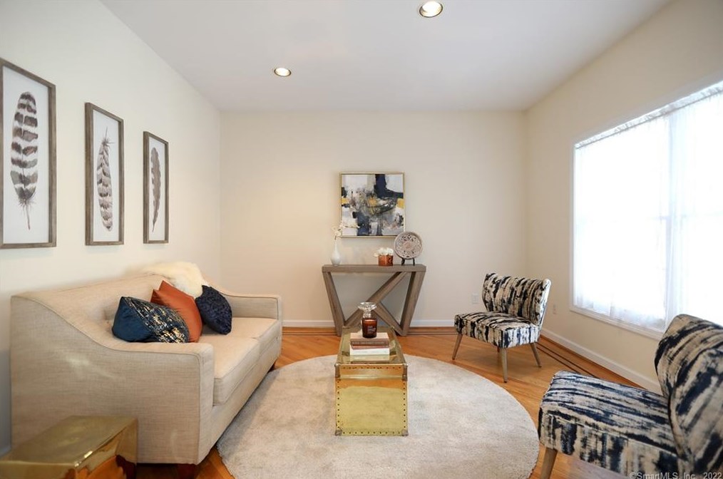 5 Charles Ct, Suffield, CT 06078-2170