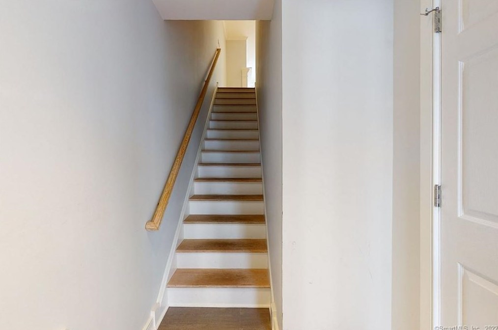 453 E Putnam Ave Apt 1e, Cos Cob, CT