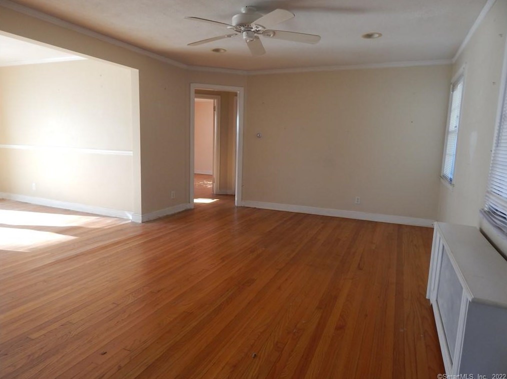 74 Hayward Rd, New Haven, CT 06514-3327