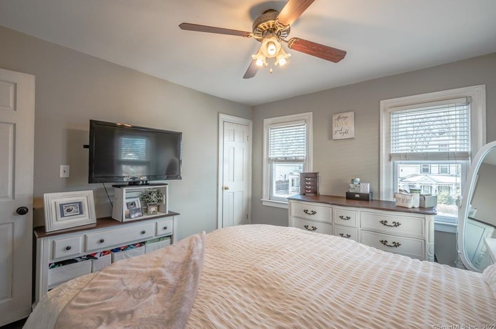 459 3 Ave, New Haven CT 06516-5447 exterior