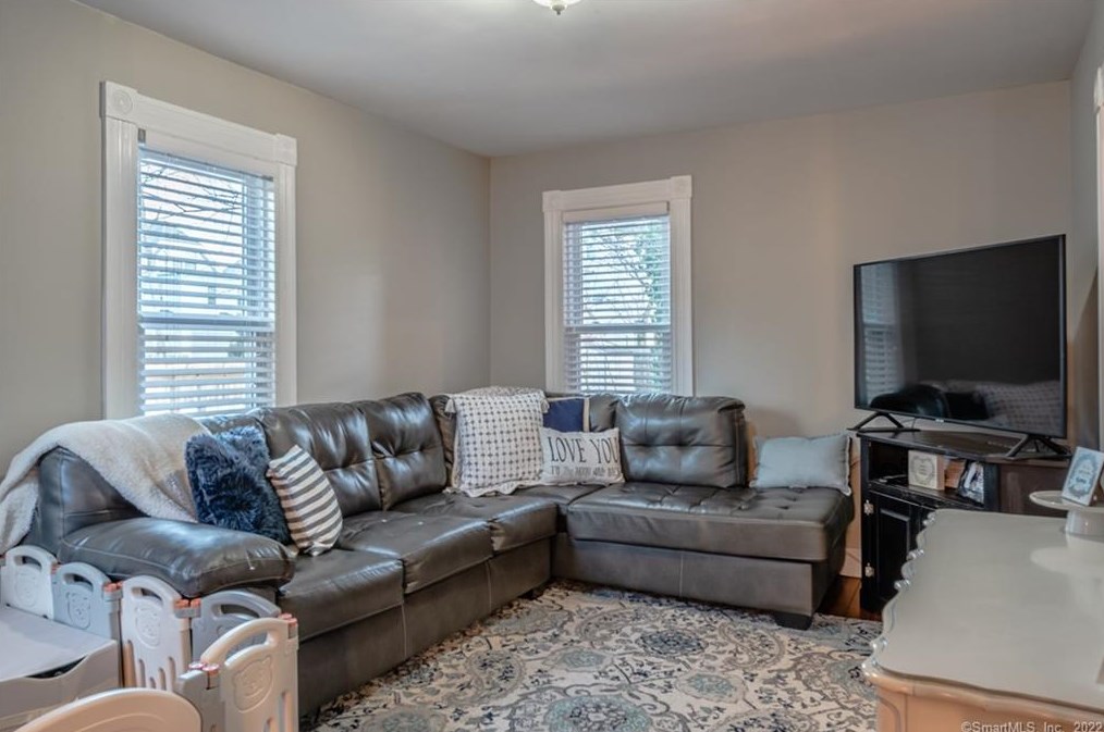 459 3 Ave, New Haven CT 06516-5447 exterior