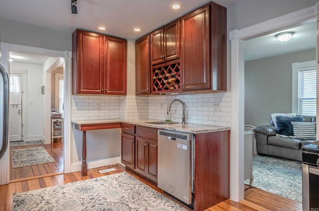 459 3 Ave, New Haven CT 06516-5447 exterior