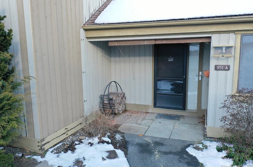 951 Heritage Vlg, Southbury, CT 06488-1353